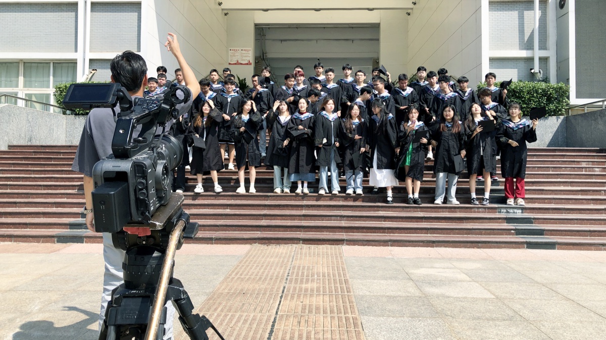 每一次的拍摄，我们都全力以赴